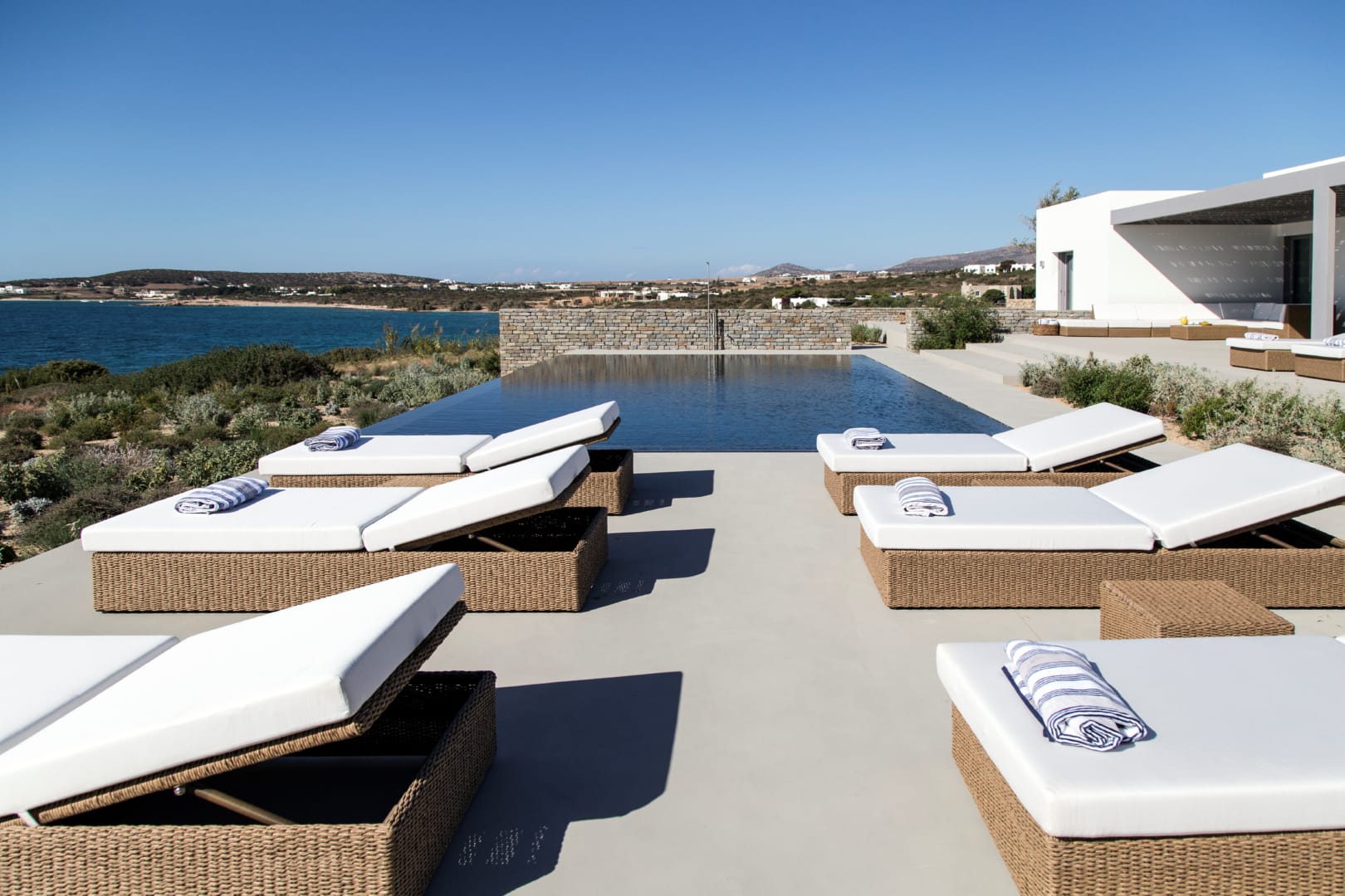 The infinity pool of the beachfront Villa Iole in Paros
