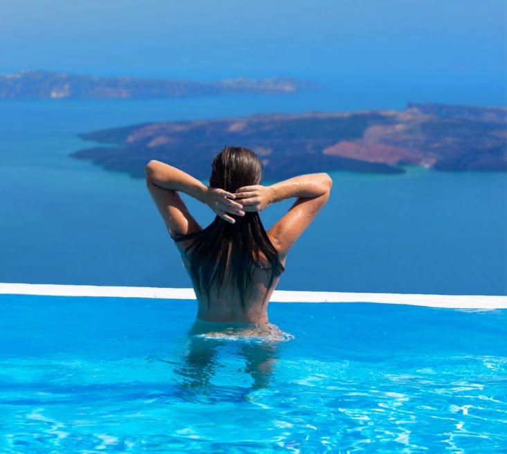 How to choose a luxury villa in Santorini