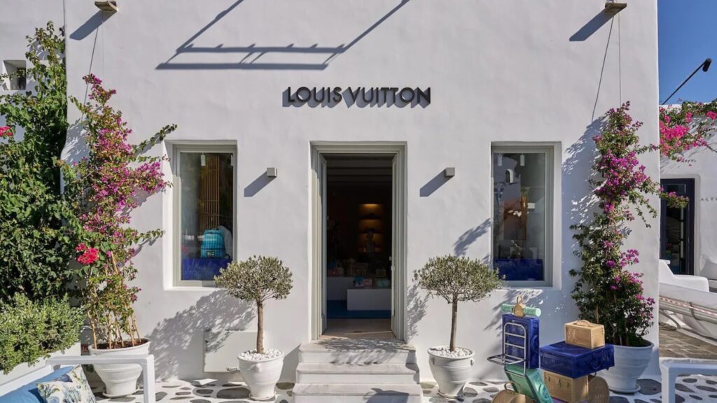 Comparing giants | Mykonos vs Santorini: Whish island offers the best luxury villa holiday experience? | Mykonos attractions