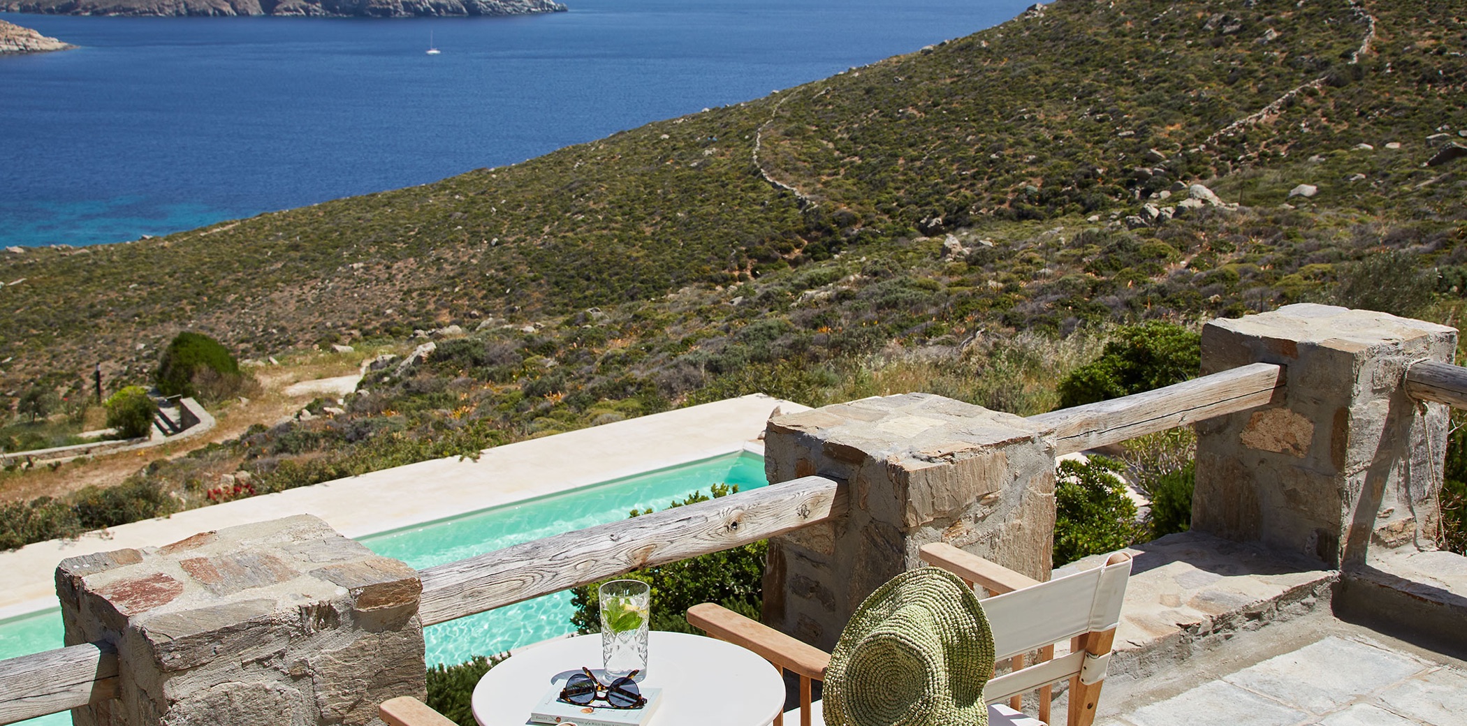 The view from the terrace of the villa rental Bossa in Serifos that over looks the private pool ad the Aegean Sea